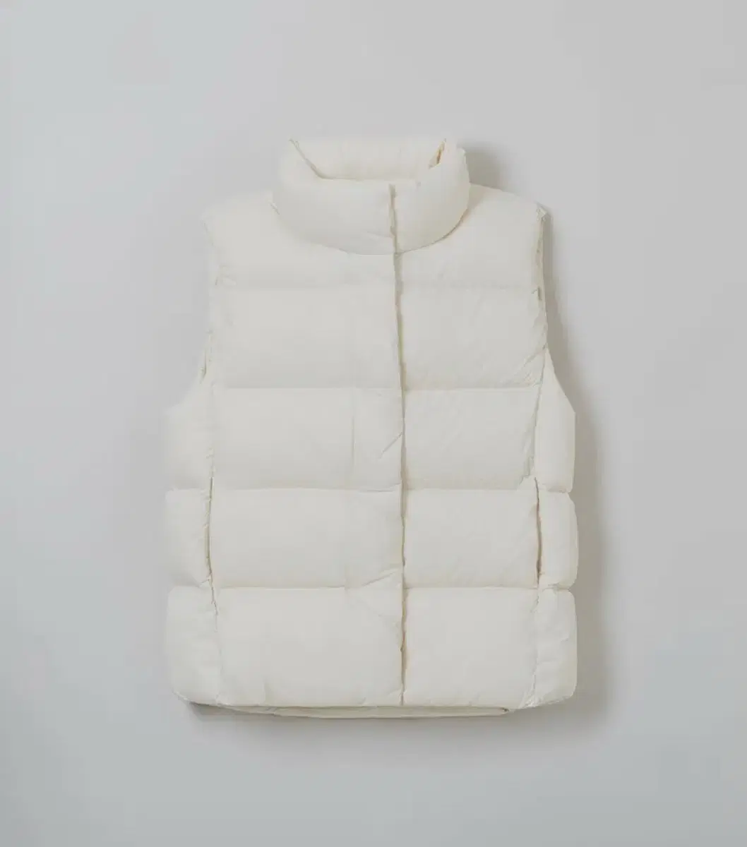 Musinsa white padded vest