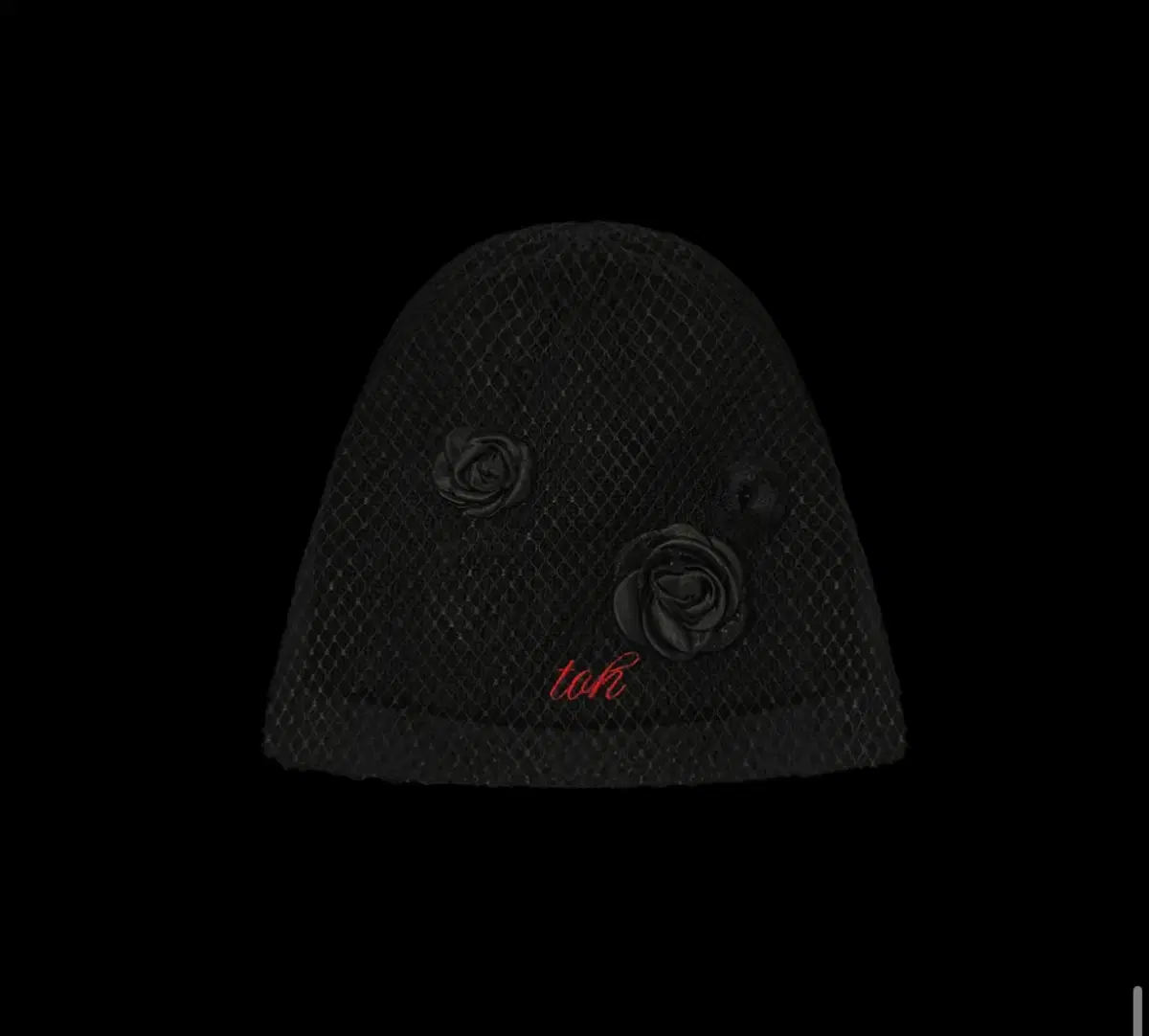 TOH Rose veil beanie in black