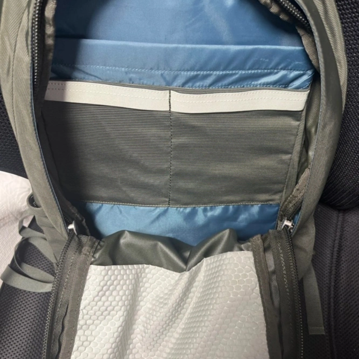 오스프레이 랩탑 백팩 Osprey Axis Laptop backpack