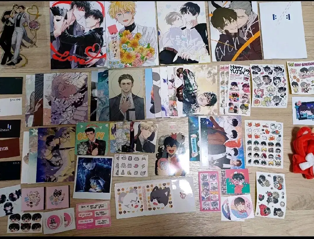 Naisu-class official goods: badge, Yujin magazine, Songseong acrylic stand, business card, postcard, sticker, etc.