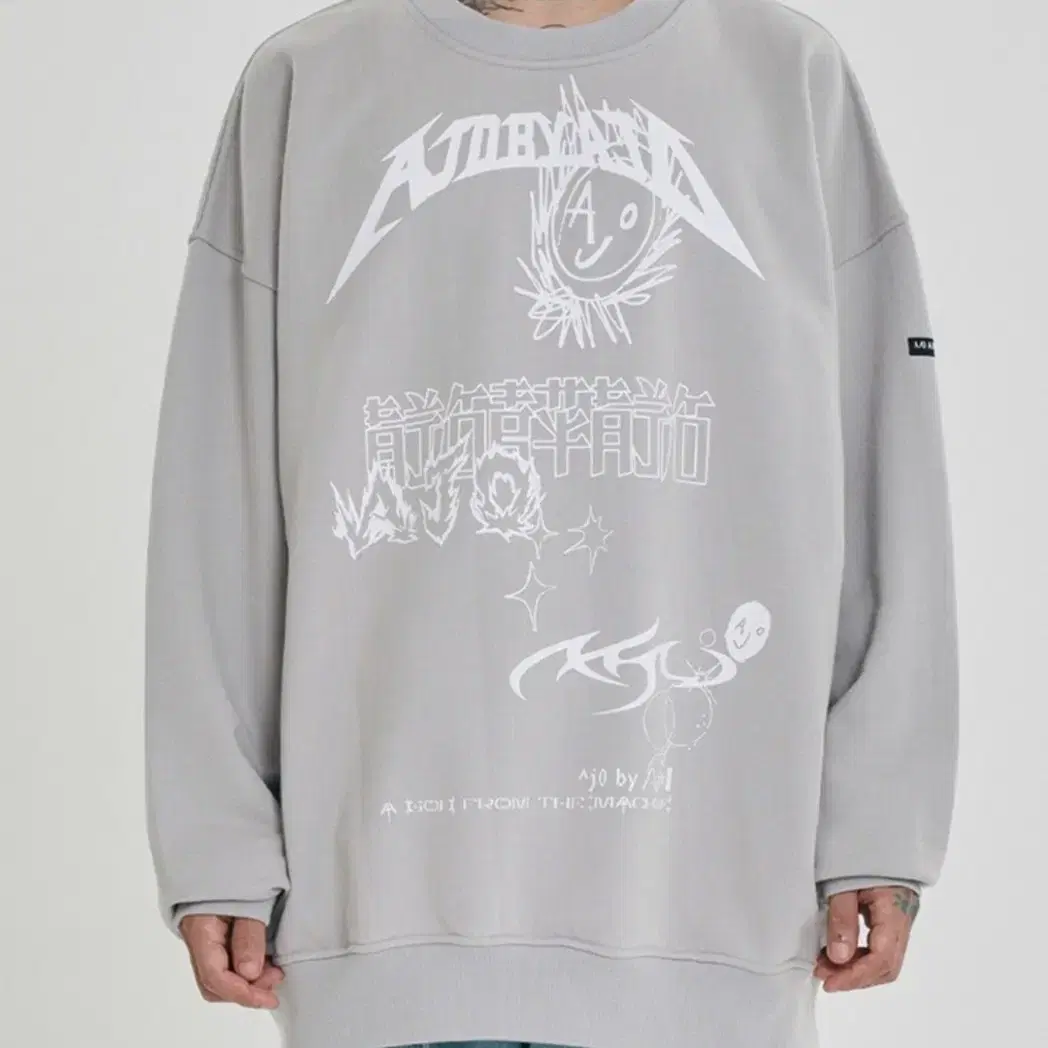 AJOLICA Collage Sweatshirt [GREY]