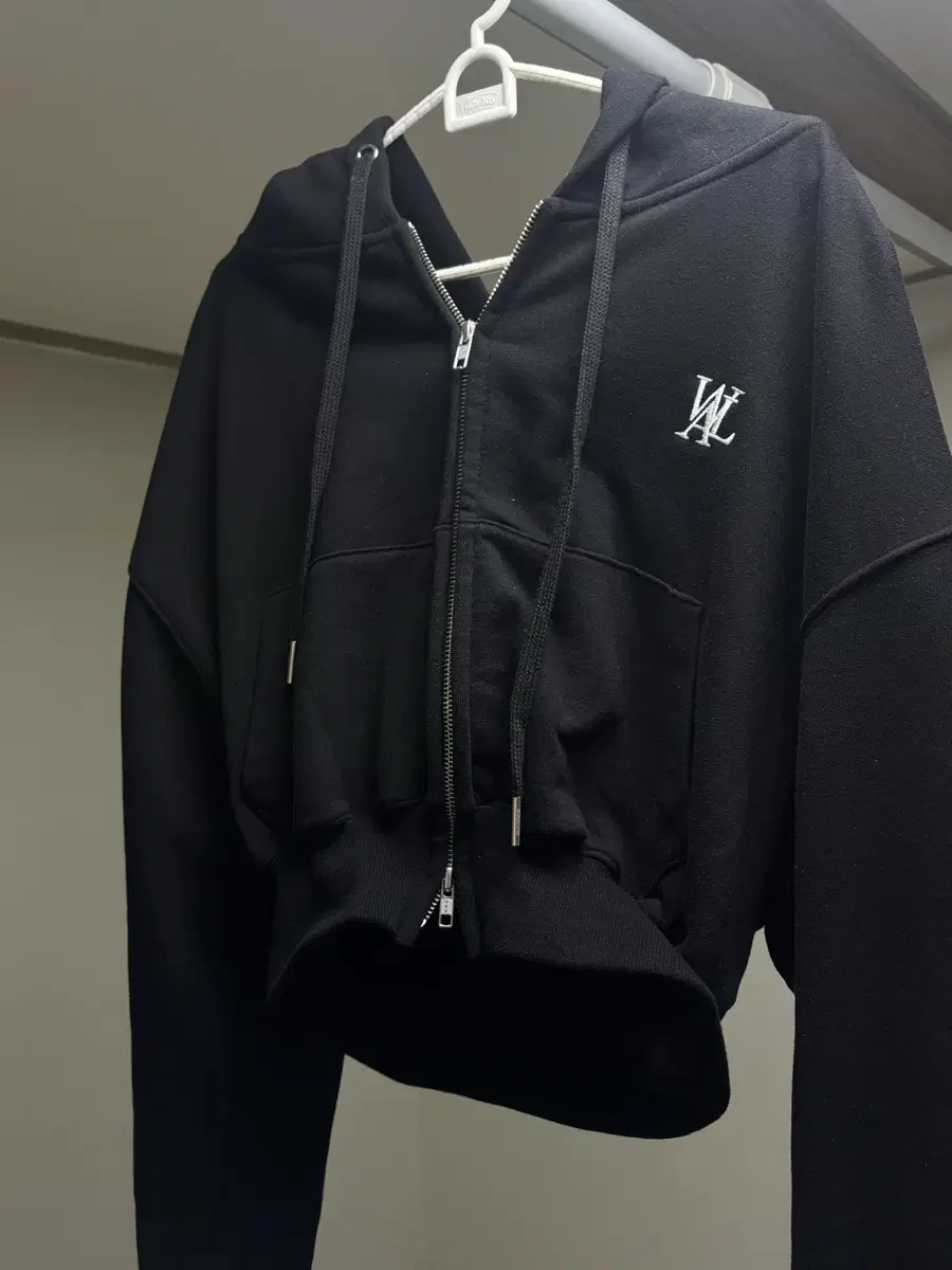 우알롱 후드집업 Signature crop hood zip-up 블랙