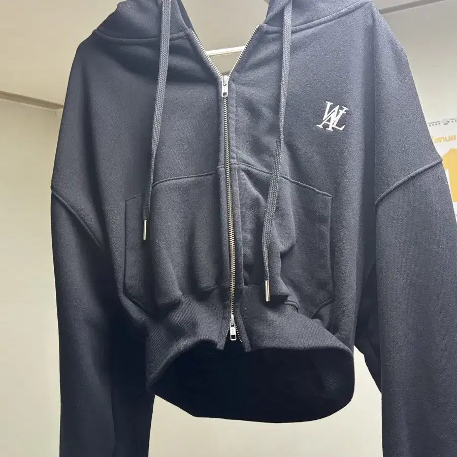 우알롱 후드집업 Signature crop hood zip-up 블랙