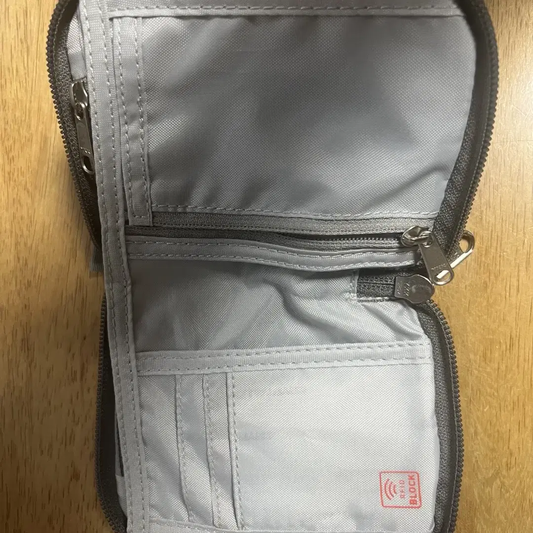 도이터 여행 지갑 (Deuter RFID Block zip wallet)