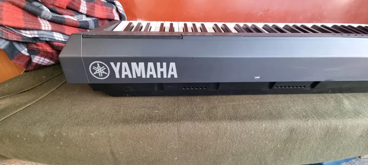 YAMAHA  P-105