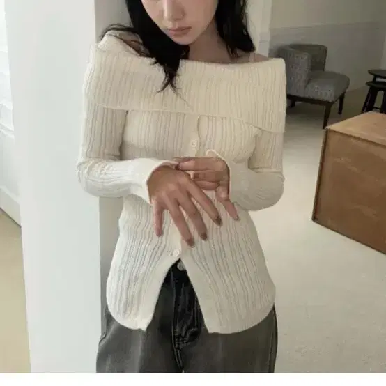 김아홉 아이보리 오프숄더 니트 ivory offshoulder knit