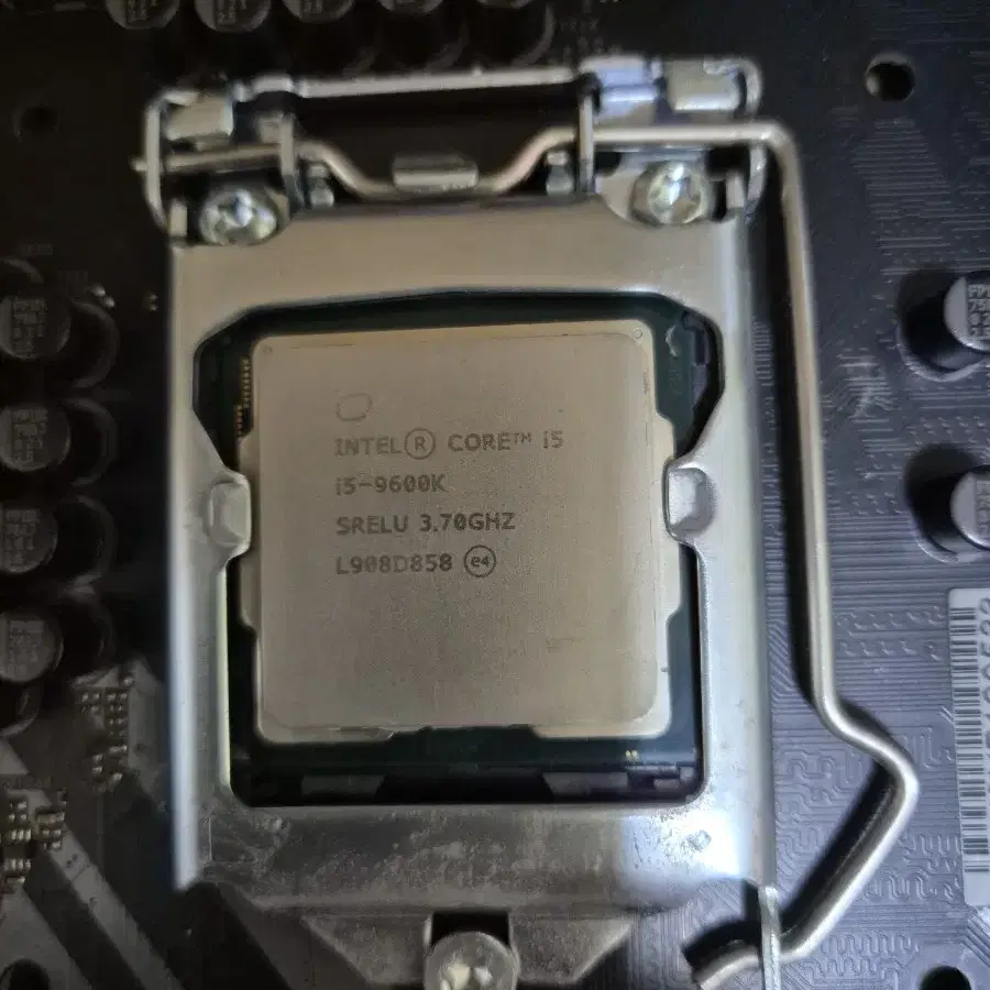 i5 9600k z370 ddr4 16g 쿨러세트 팝니다