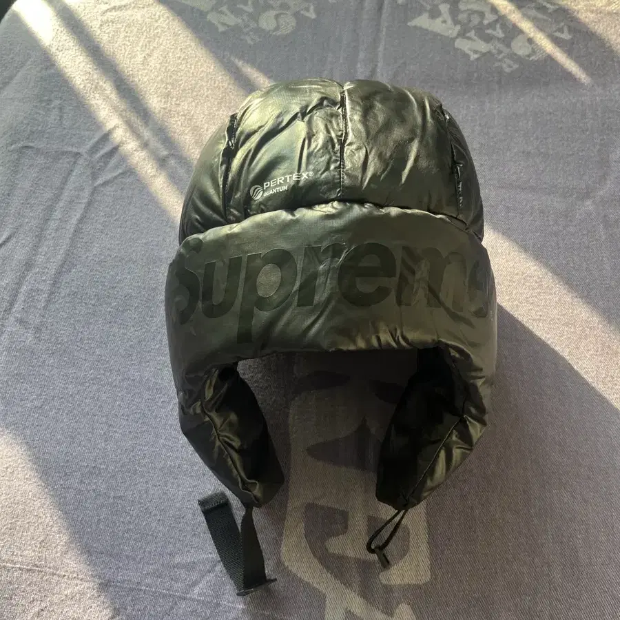 Supreme Featherweight Down Trooper Black