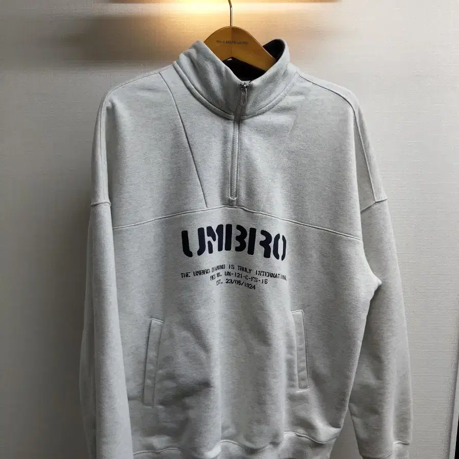 105) UMBRO 엄브로 쿼터집업 스웻 셔츠 팝니다