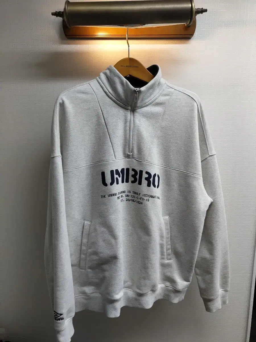 105) UMBRO 엄브로 쿼터집업 스웻 셔츠 팝니다