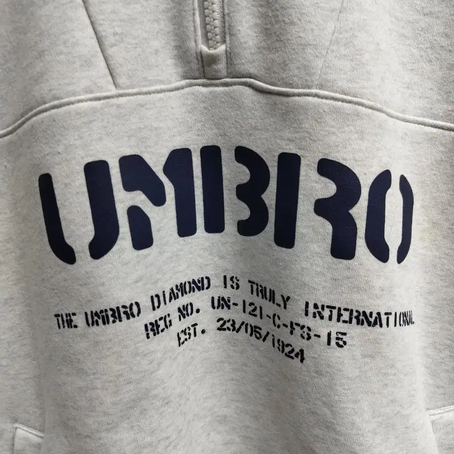 105) UMBRO 엄브로 쿼터집업 스웻 셔츠 팝니다