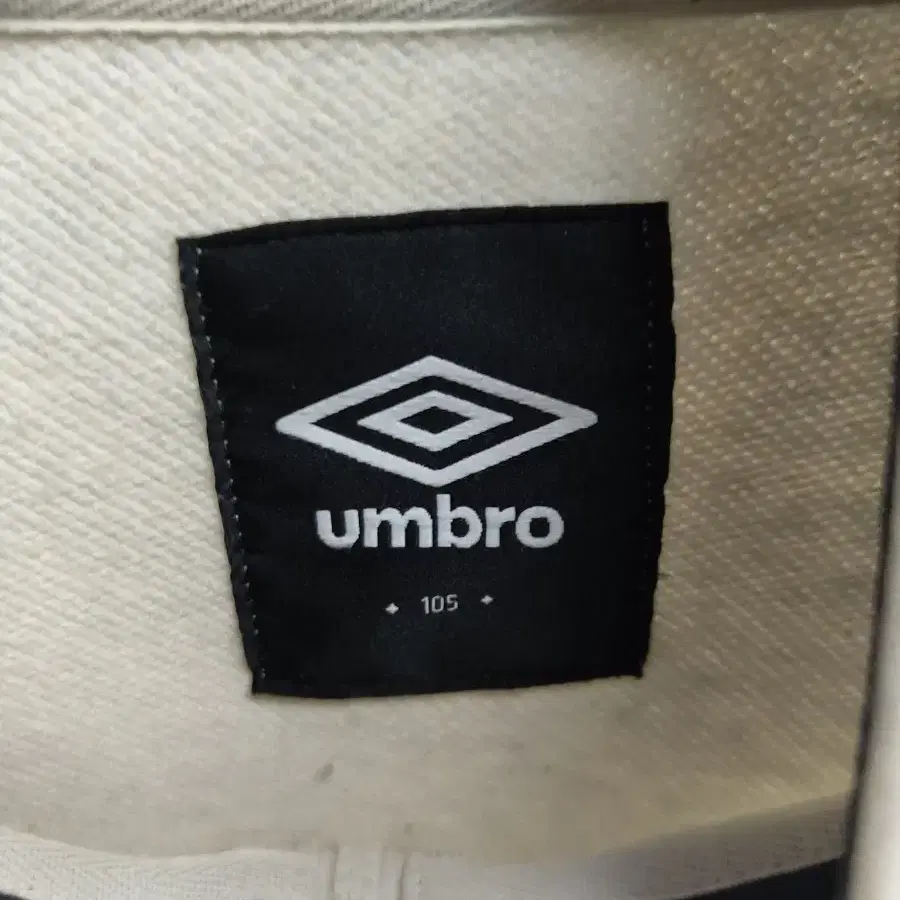 105) UMBRO 엄브로 쿼터집업 스웻 셔츠 팝니다