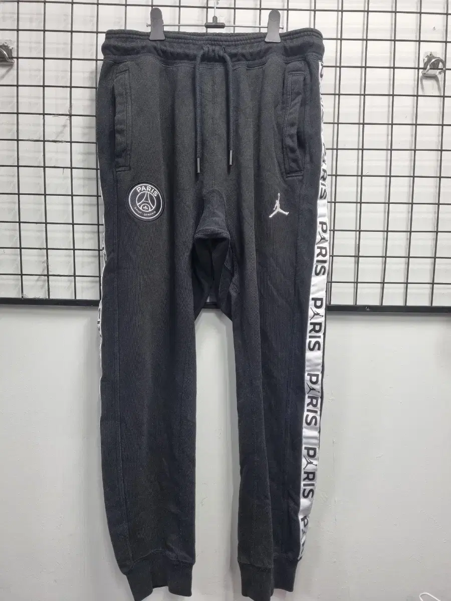 100L Nike Jordan X Paris Saint-Germain Training Pants.