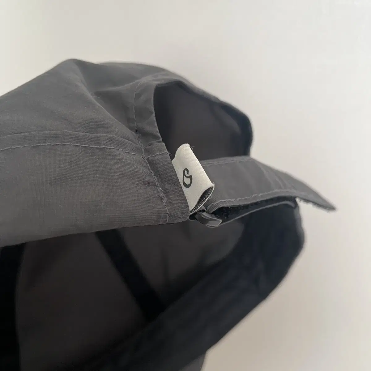 SIDE POCKET CAP CHARCOAL