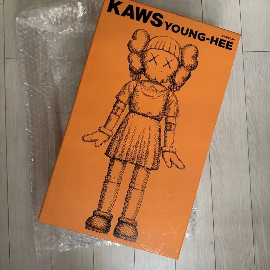 (판매)카우스 x 오징어 게임 영희 바이닐 kaws 피규어 컬러