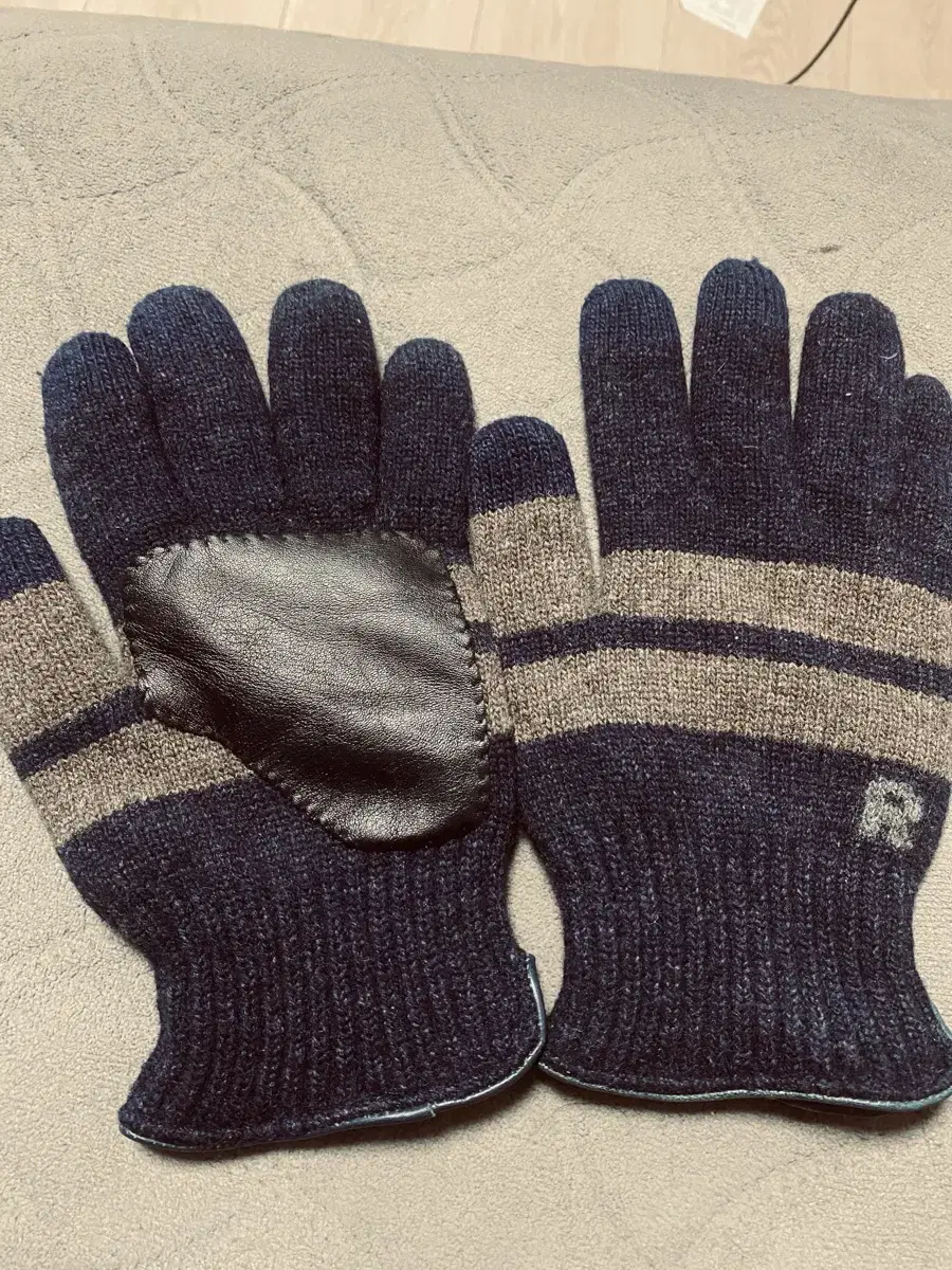 Hedges gloves for sale