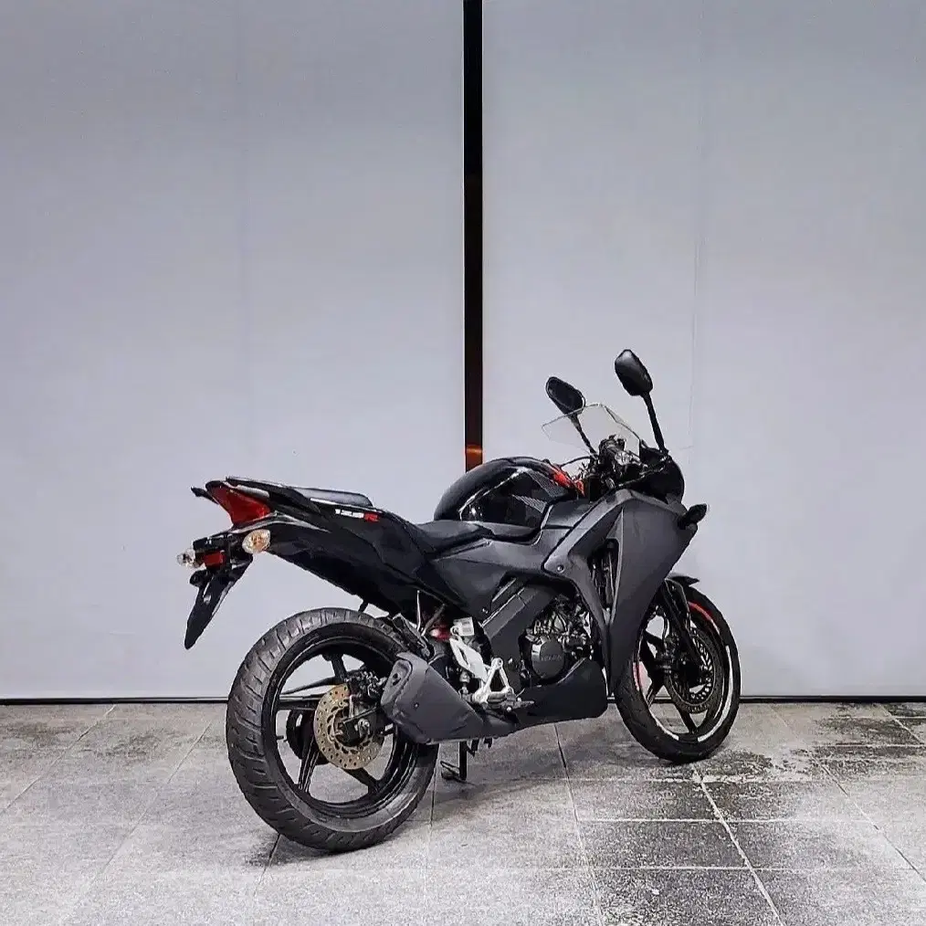 CBR125 2016년식 블랙컬러 1만키로수대 깨끗한 차량