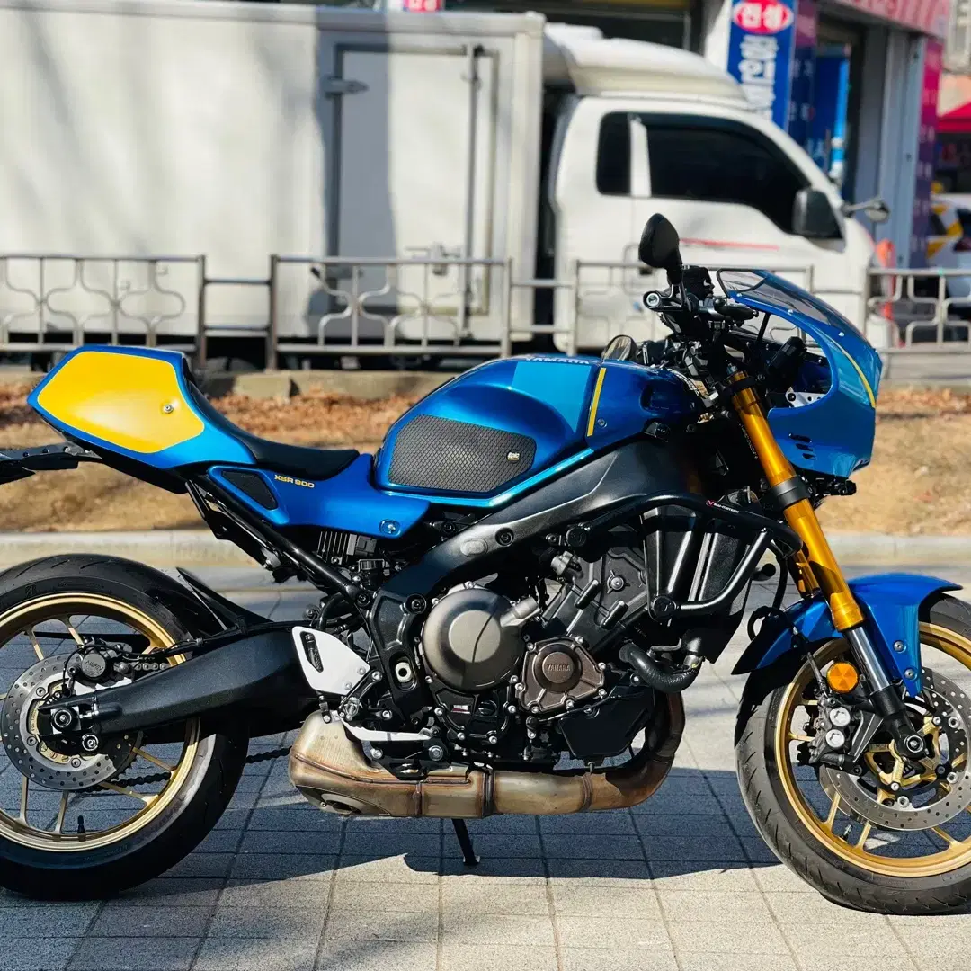 야마하 XSR900 비키니 카울 1212KM 신차급 차량 판매 합니다.