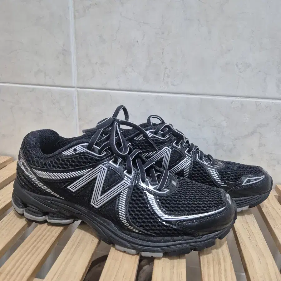 뉴발란스860v2 Black Grey(230)