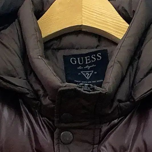 GUESS 패딩 브라운 3400002