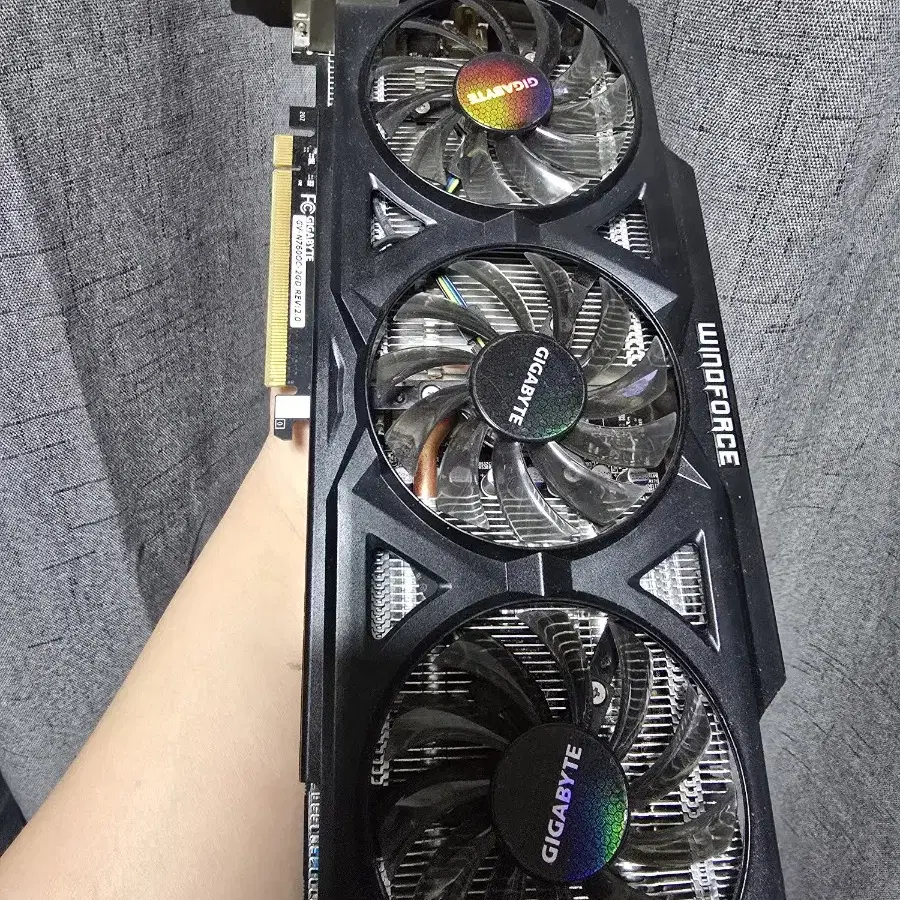 그래픽카드 gtx760 윈드포스 3팬