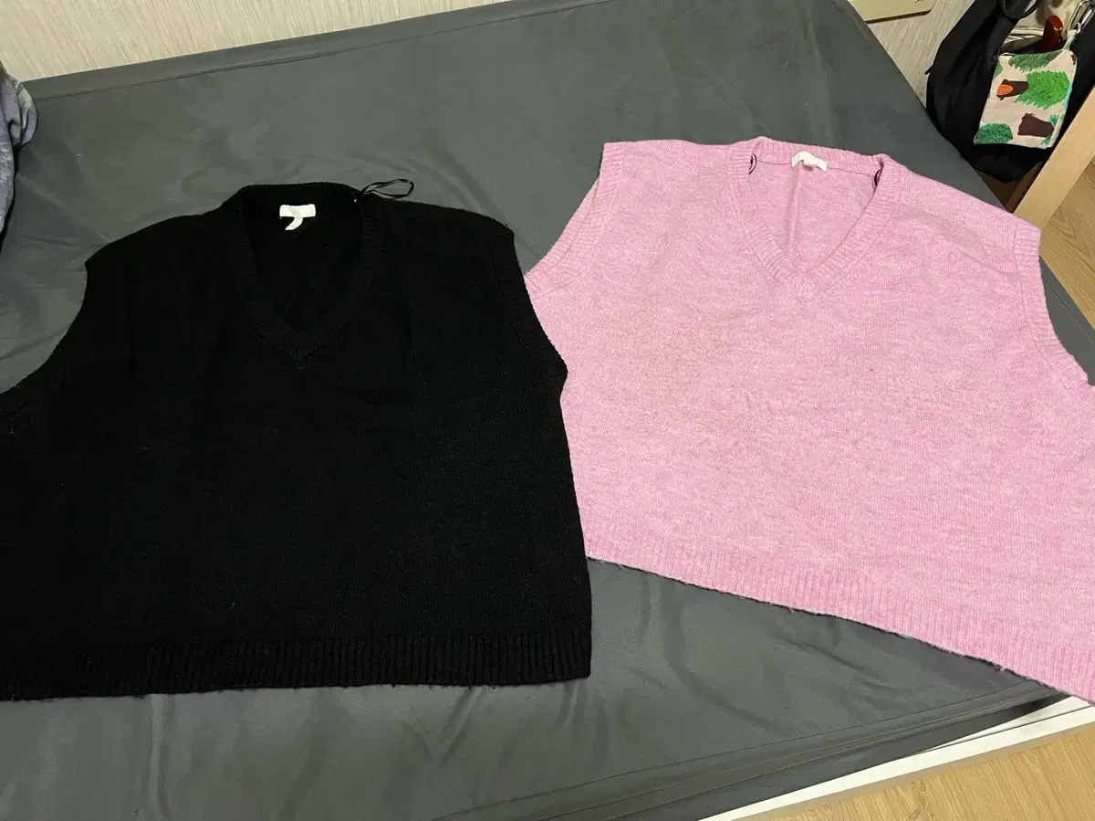 H&M, 2 types of knit vest (L/black, pink)