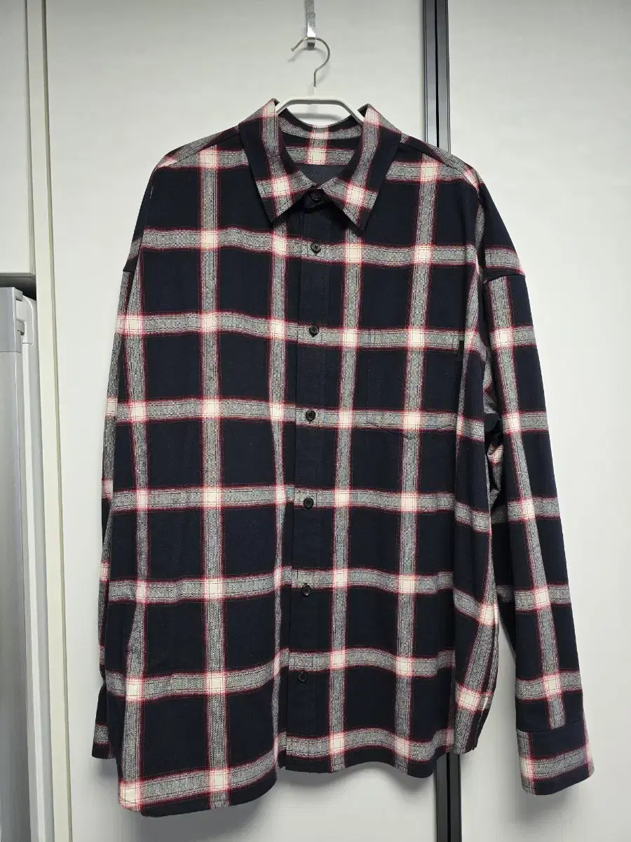 I'm selling a black and red 46-size checkered shirt from Junji.