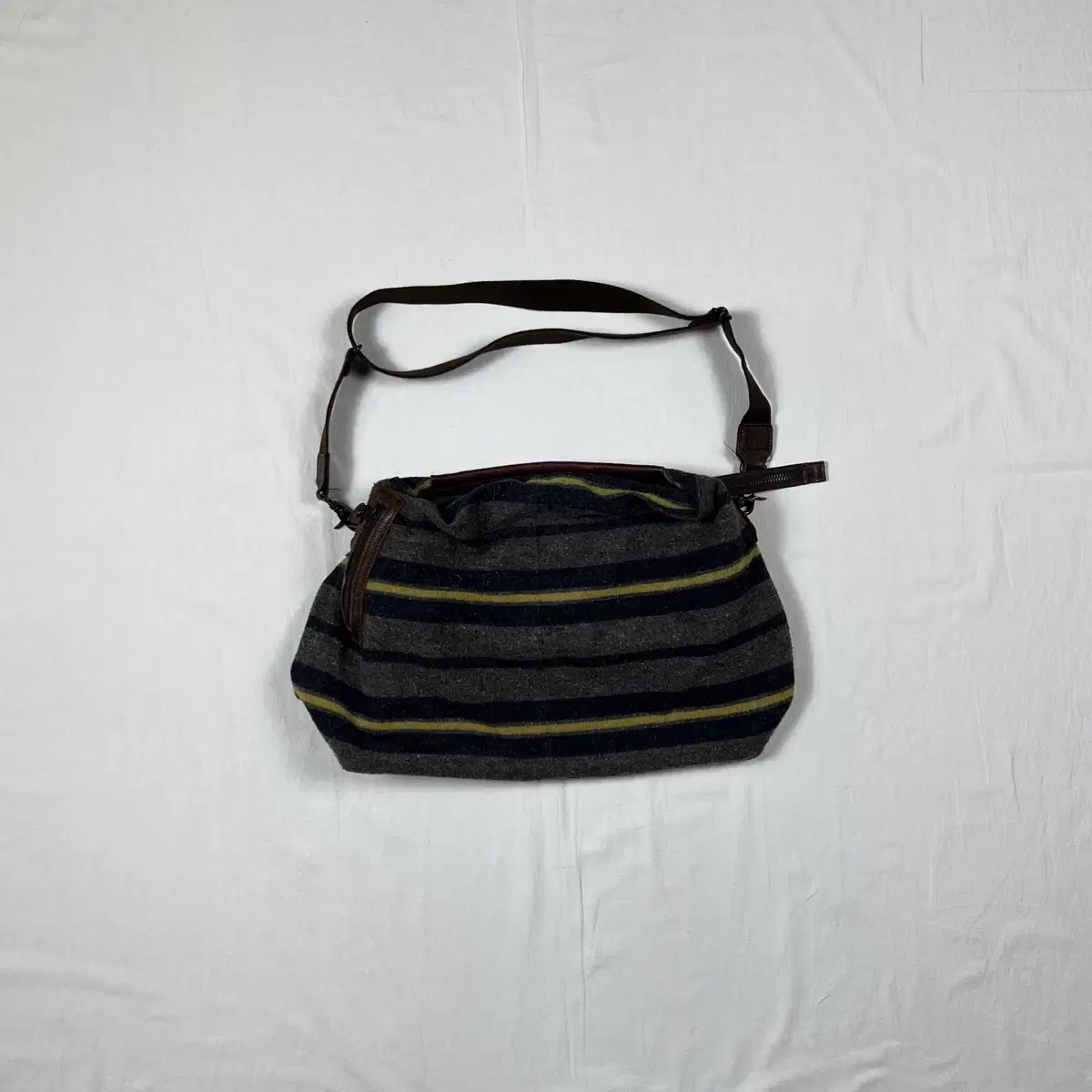 Vintage striped pattern shoulder bag