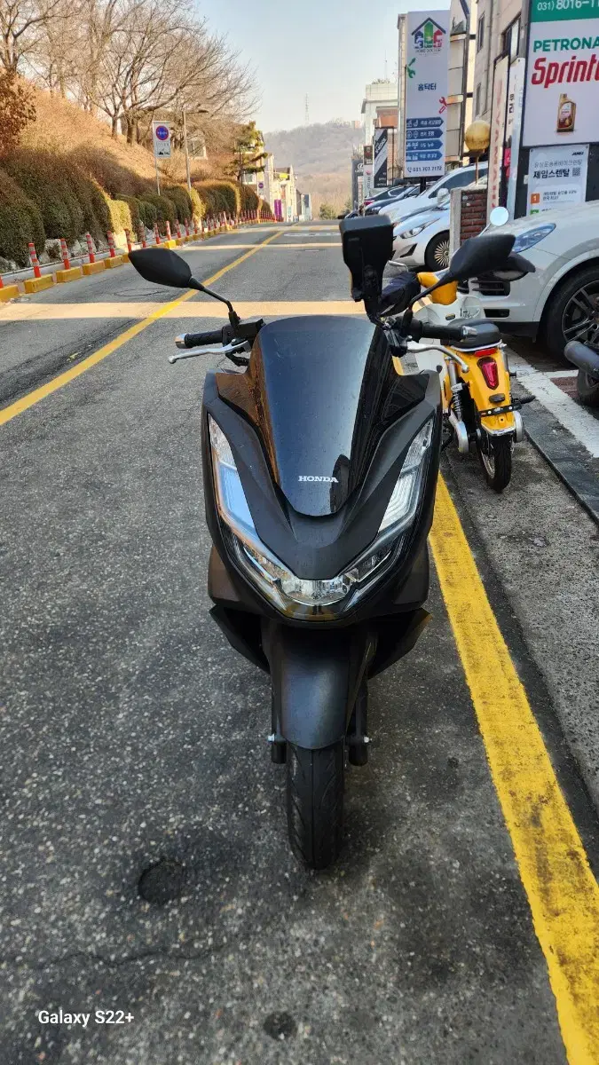 22년식 pcx125 신형 저렴하게 날립니다.