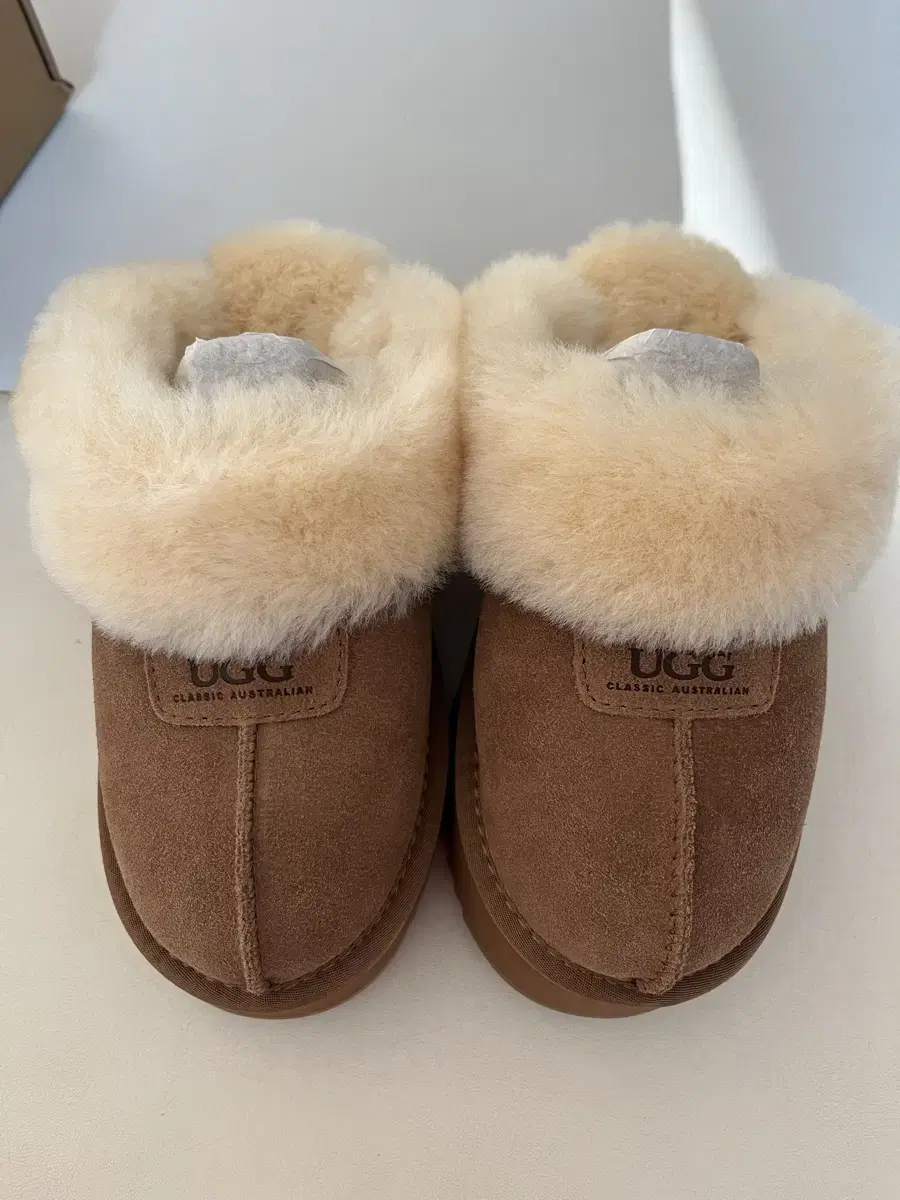 어그(UGG) 슬리퍼 220사이즈 4.5cm