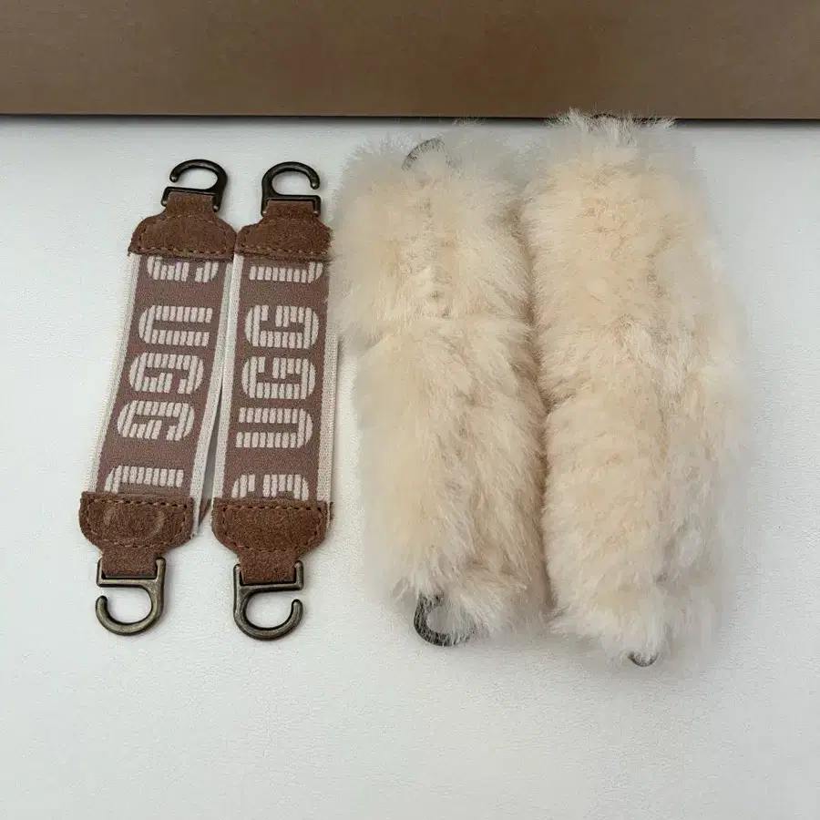 어그(UGG) 슬리퍼 220사이즈 4.5cm