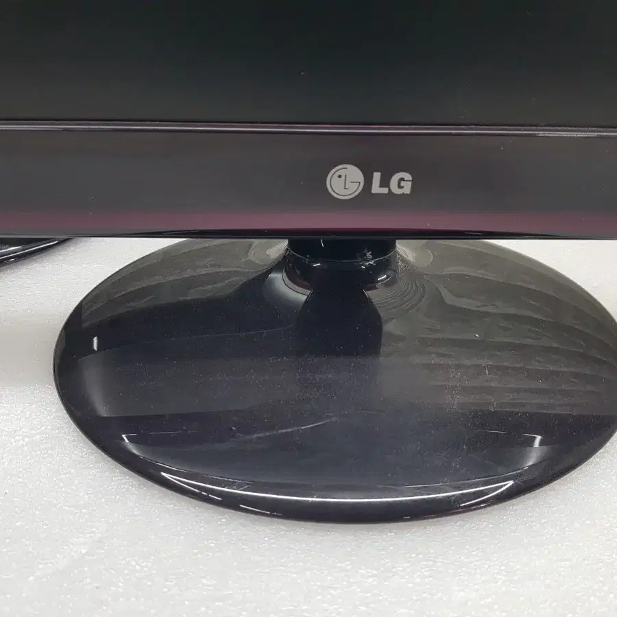 LG 22인치 LED 모니터 2개 입니다