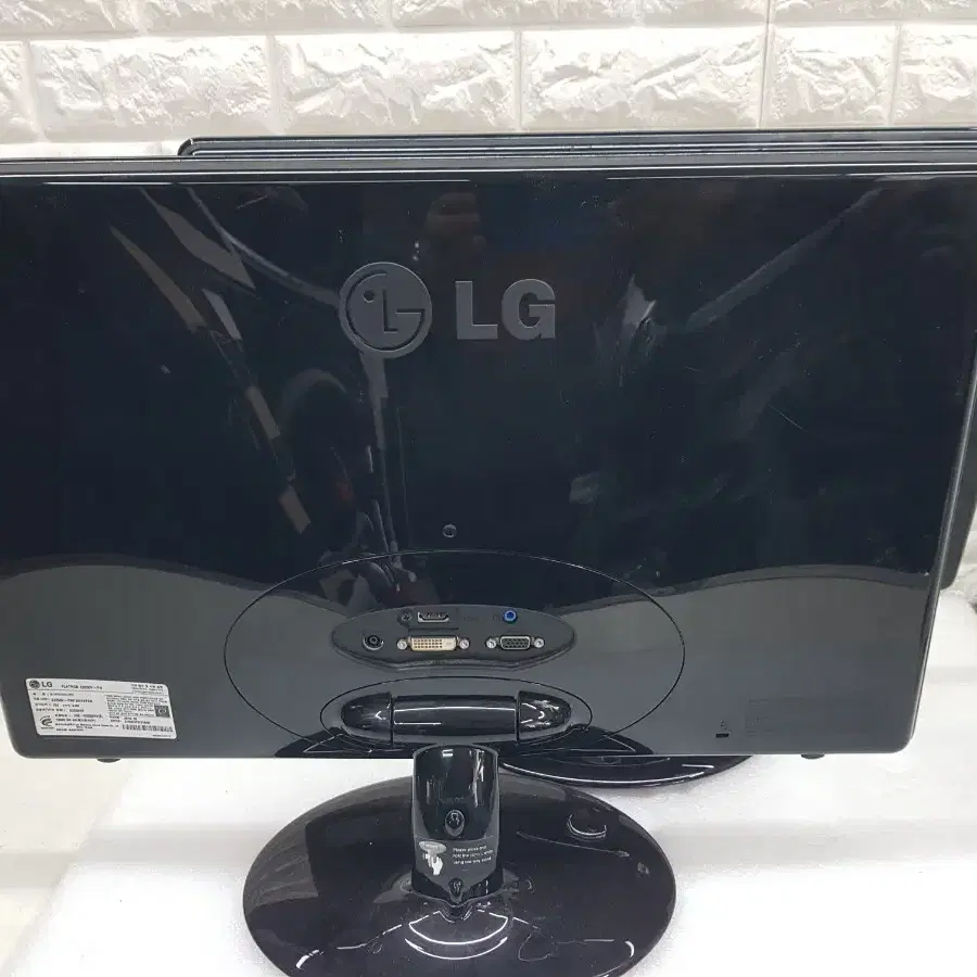 LG 22인치 LED 모니터 2개 입니다