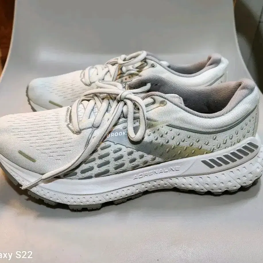 BROOKS ANDRENALINE21 러닝화   225