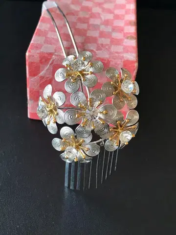 교토 기온 '이쿠오카야'의 은세공 헤어콤 마이코용 헤어콤