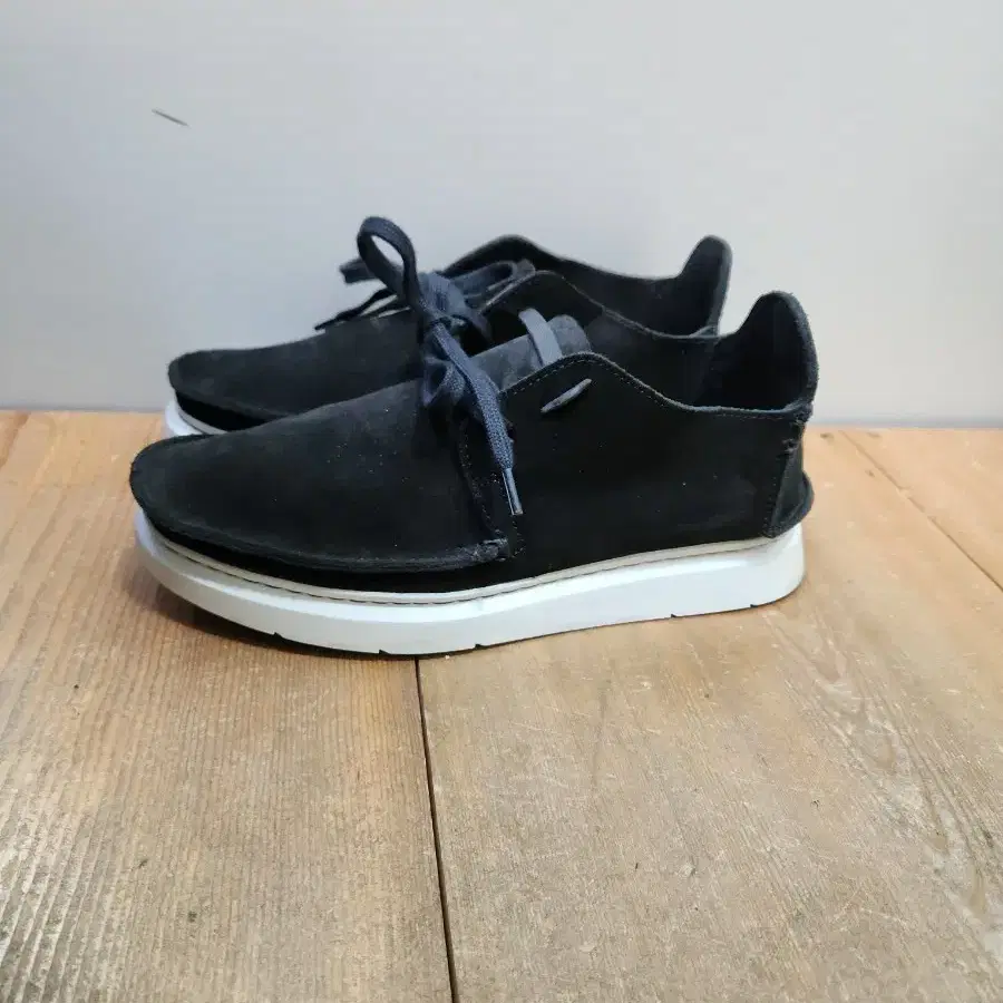 CLARKS ORIGINALS 클락스 스웨이드 운동화 240사이즈