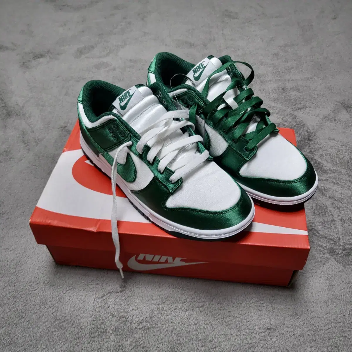 (W) Nike Dunk Low White Team Green