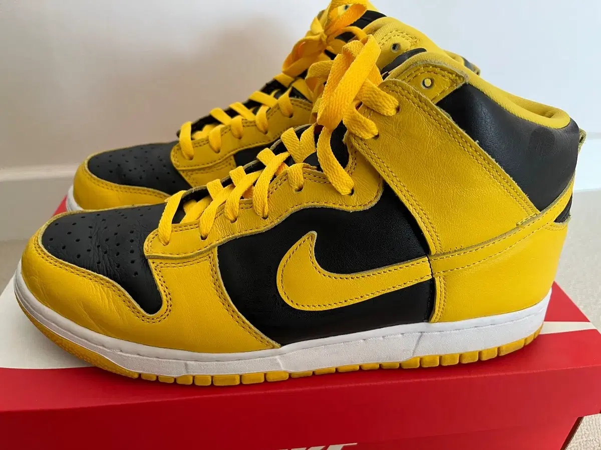 (290) Nike Dunk High Black/Grey/Varsity Maize