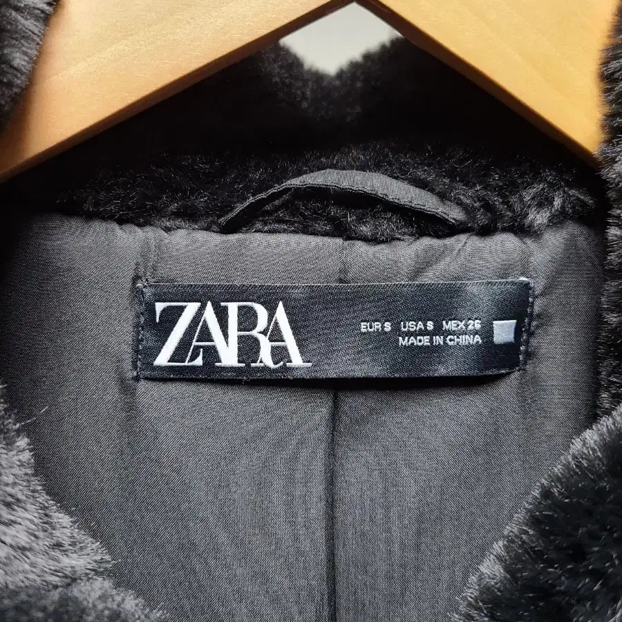 자라(zara) 에코퍼자켓