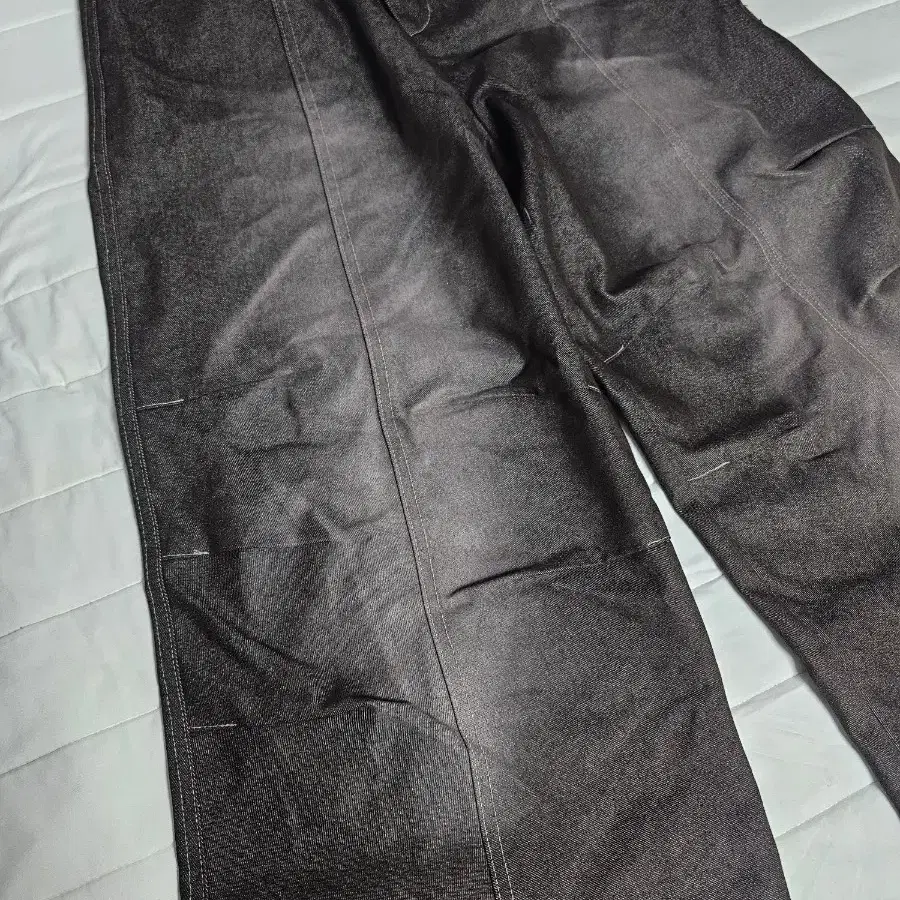 아캄 sprayed denim pants 스프레이 데님 팬츠 2size