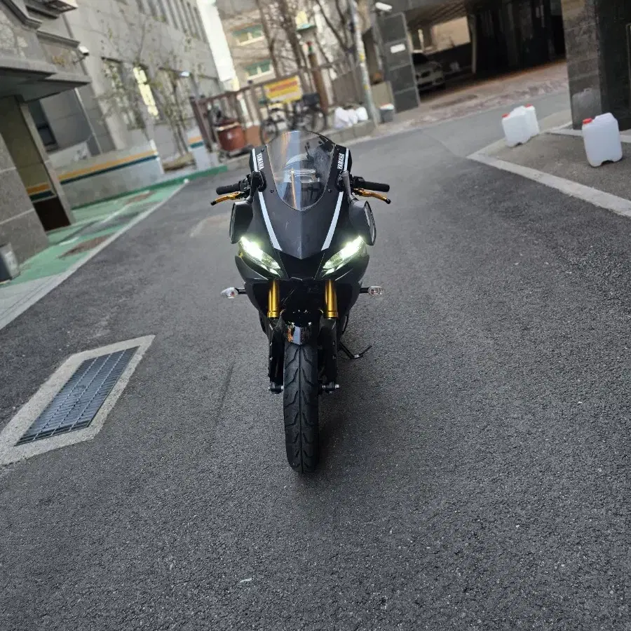 2019년식 야마하 YZF-R3 블랙 A급상태! 옵션다수차량! 판매