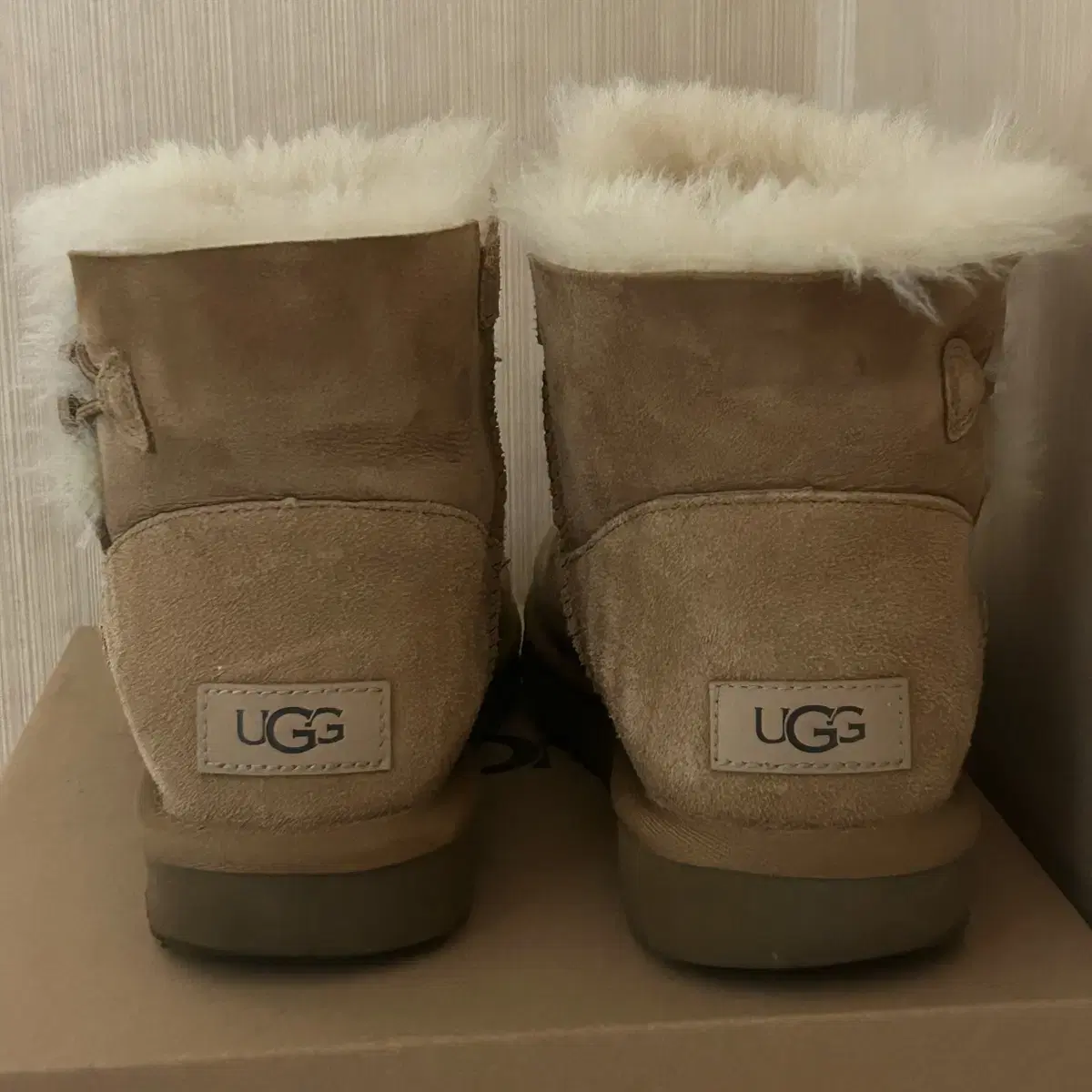 미국 어그 UGG 미니 베일리 버튼2 체스트넛 8w