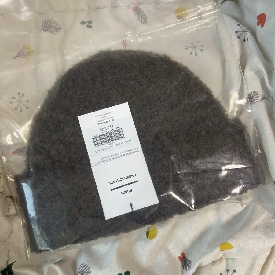 언더컨트롤 스튜디오 FLUFFY BEANIE / MOHAIR BOUCLE