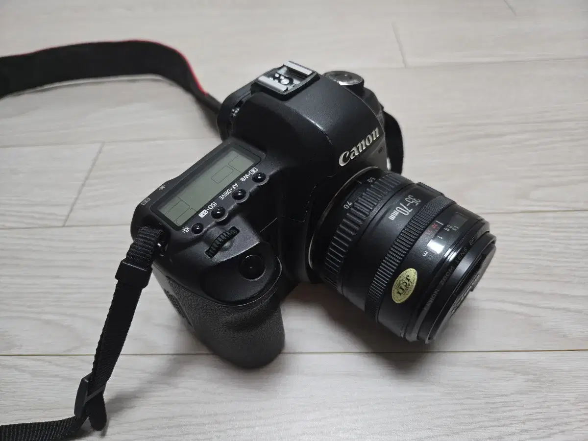 Canon DSLR 5D Mark2 + ef 35-70 f3.5-4.5