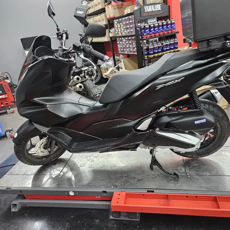 24년식 PCX125 신차같은 차량 판매합니다.