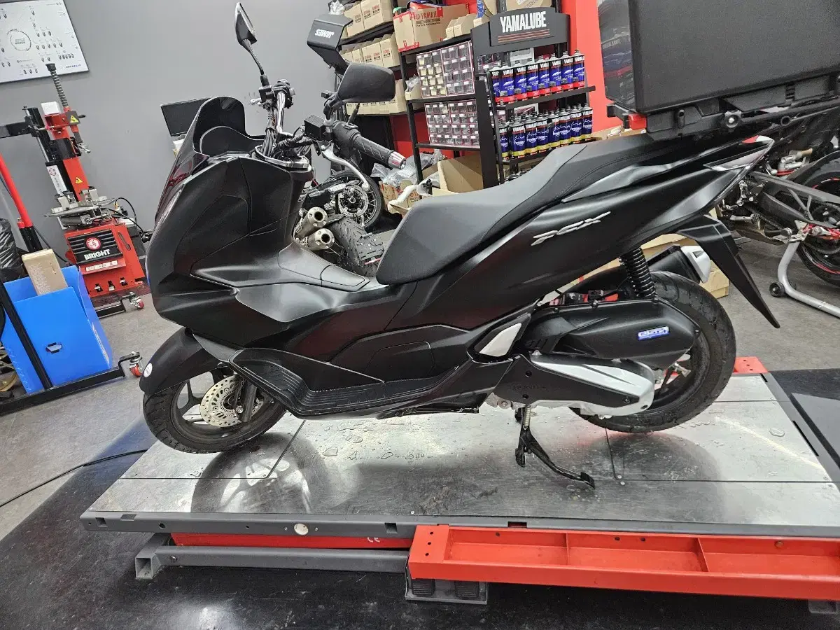 24년식 PCX125 신차같은 차량 판매합니다.