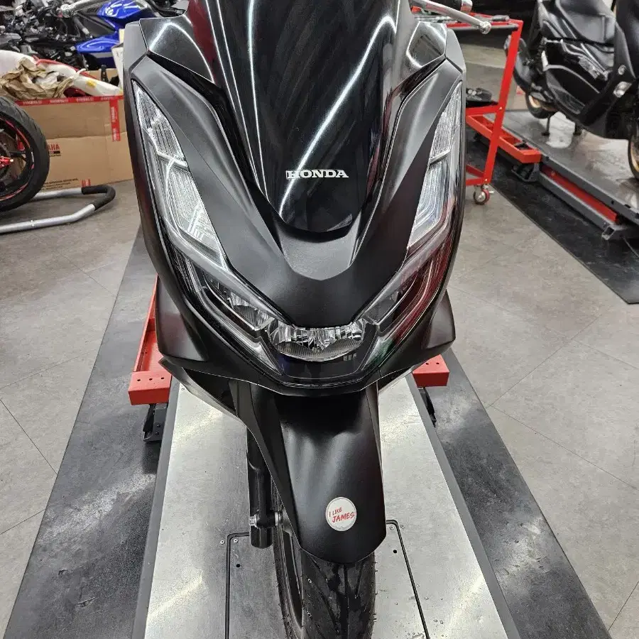 24년식 PCX125 신차같은 차량 판매합니다.