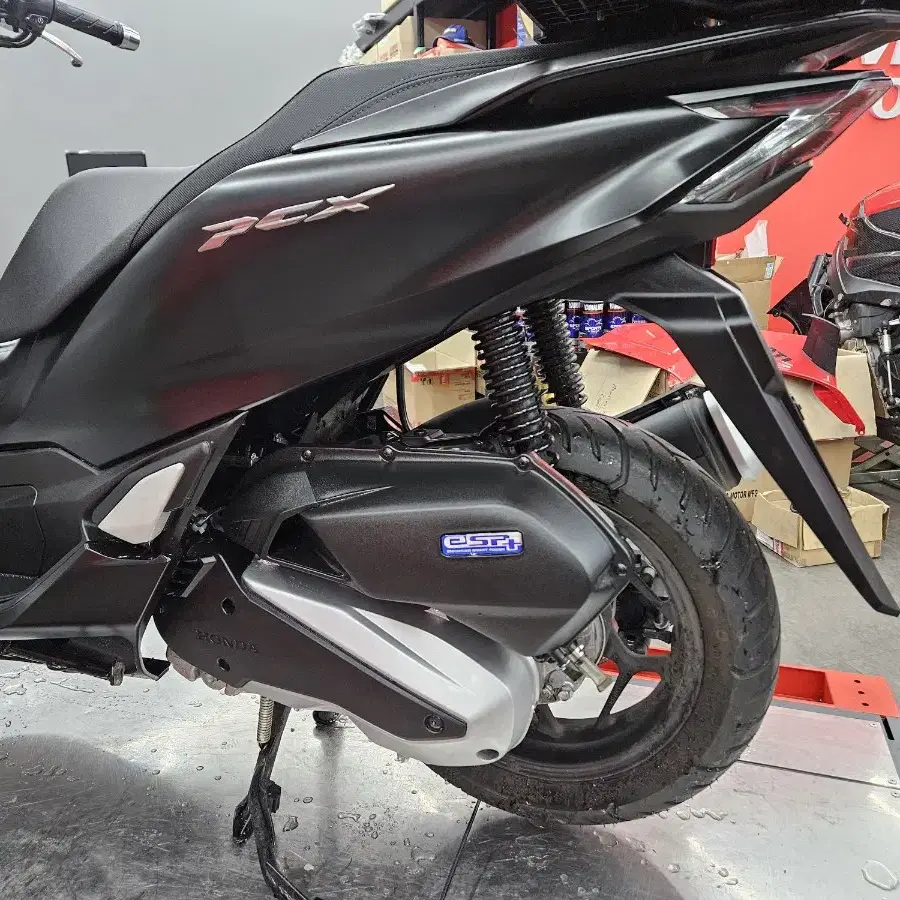 24년식 PCX125 신차같은 차량 판매합니다.