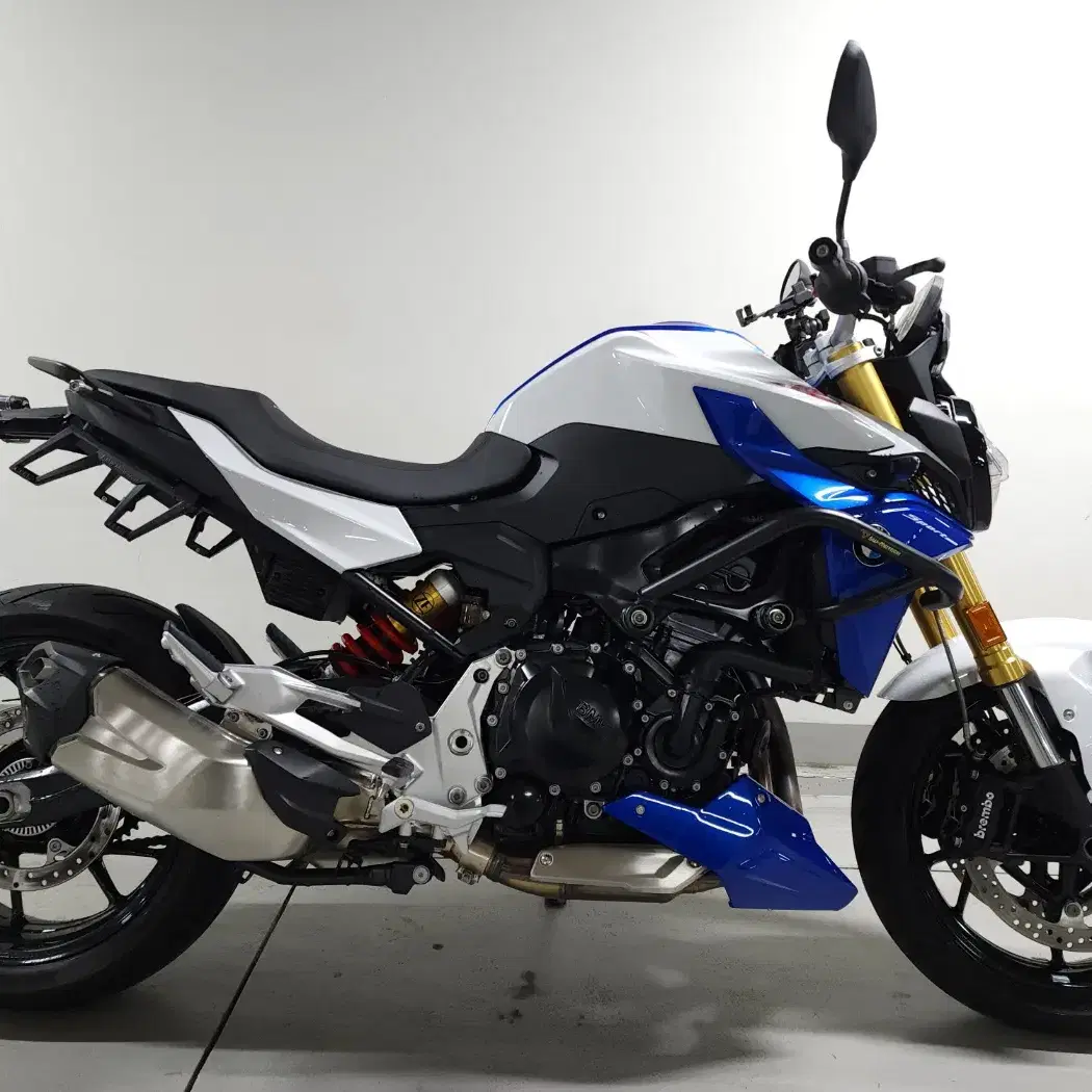 23년(24년출고)BMW, F900R 화이트블루색상 저렴하게 판매합니다.