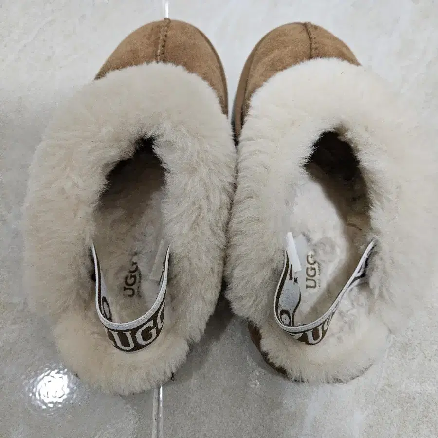 어그 UGG 슬리퍼 밴딩 코케트 체스넛 235